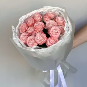 Букет 5 кустовых роз «Мадам бомбастик»