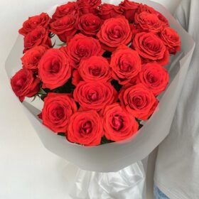 Букет из 25 алых роз