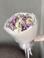 Букет из белой и сиреневой маттиолы — изображение 2
