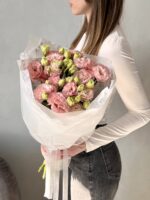 Букет из розовой эустомы