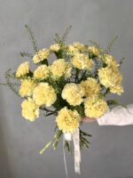 Монобукет из лимонных диантусов и тиласпии — изображение 2