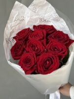 Букет из 9 красных роз «Ред Наоми»