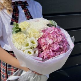 Букет учителю на 1 сентября с гортензией
